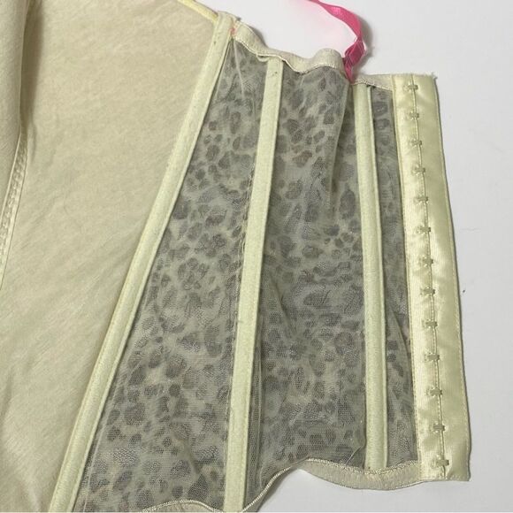 Women's Flirty Hot Pink Lace & Animal Print Coquette Corset Size Large - Picture 9 of 16